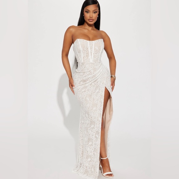 Leah lace gown - Picture 1 of 3